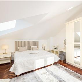 5 bedroom beachfront villa with pool on Ciova Island, Trogir, sleeps 12